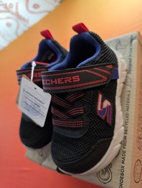 Brand New- Sketchers Mini Trainer blk/red/blue. Toddler Size 5
